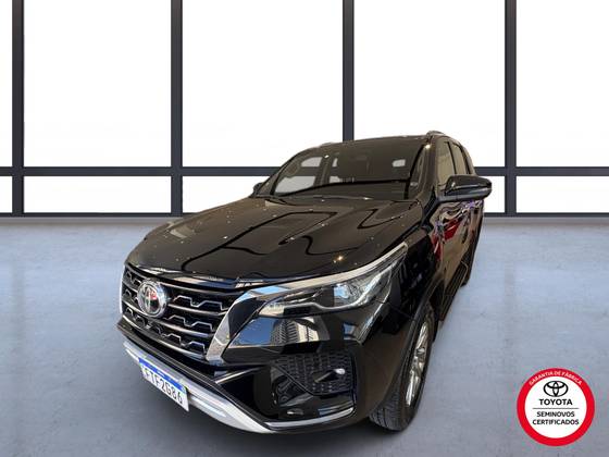 TOYOTA HILUX SW4 2.8 D-4D TURBO DIESEL SRX 7L 4X4 AUTOMÁTICO